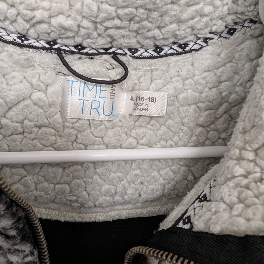 Cozy Gray Sherpa Pullover - Picture 4 of 5